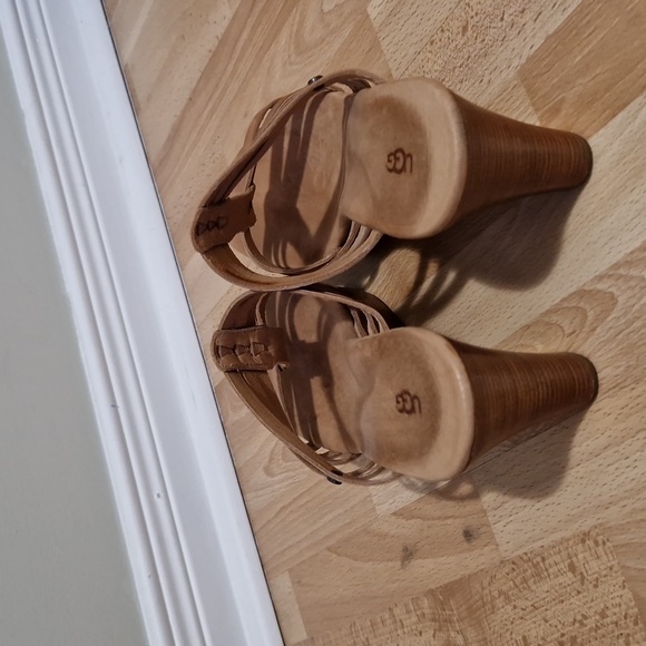 Womens UGG natural leather sandals with leather insole - Picture 3 of 8